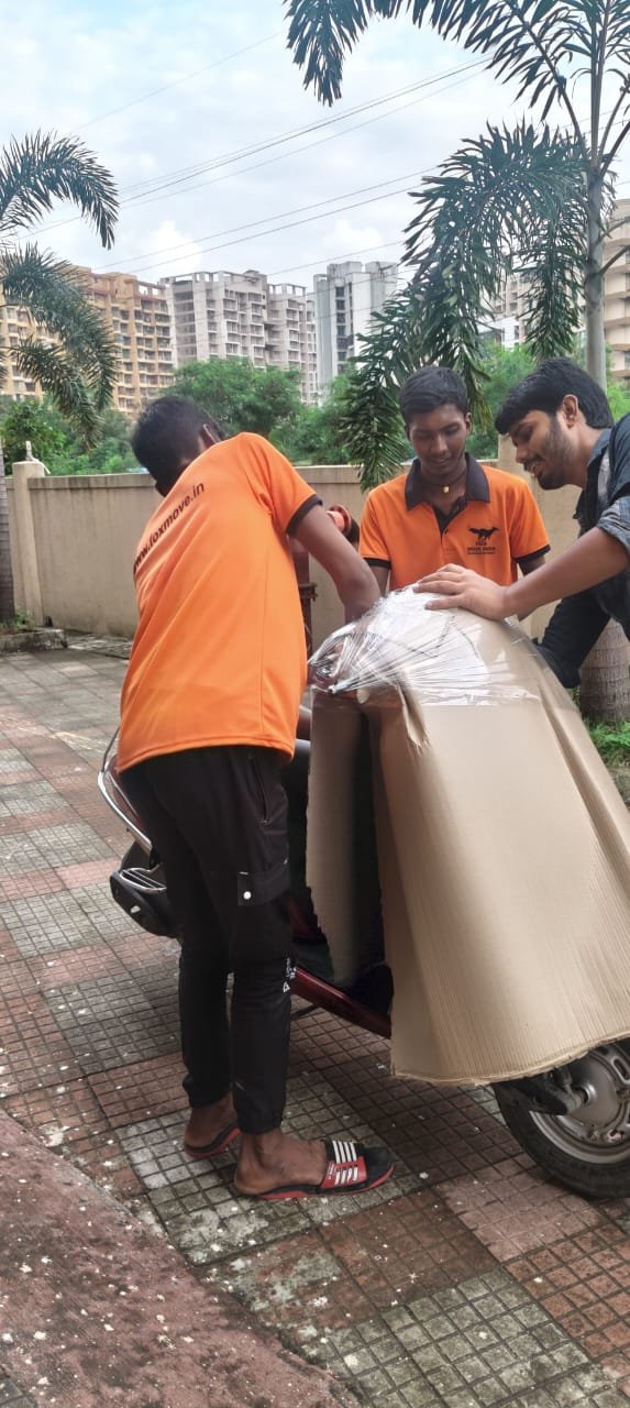Fox Move India performing safe bike transport in Ulwe with secure packaging